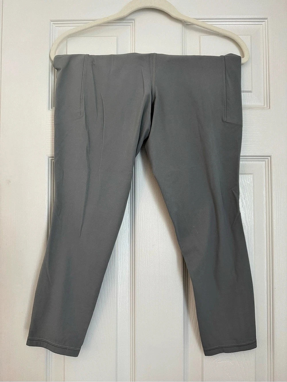 Athleta Salutation Stash 7/8 Tight Gray Size Large